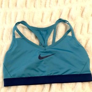 Nike sports bra women size Large. Racer back with cross cross straps.